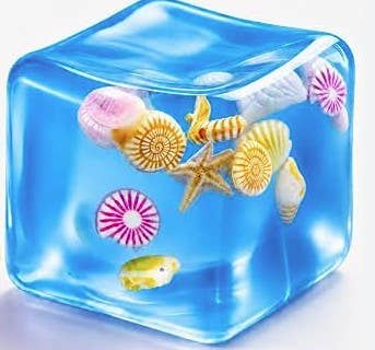 SMALL SQUISHY CUBE WITH SHELLS AND SPARKLES